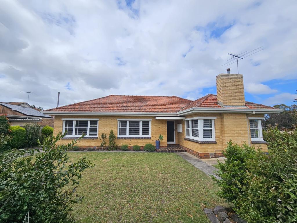 154 Kangaroo Rd, Hughesdale, VIC 3166