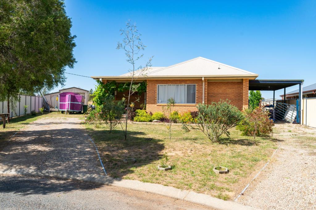 27 Townview Ave, Walla Walla, NSW 2659