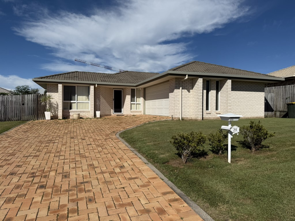 25 Picadilly Cct, Urraween, QLD 4655