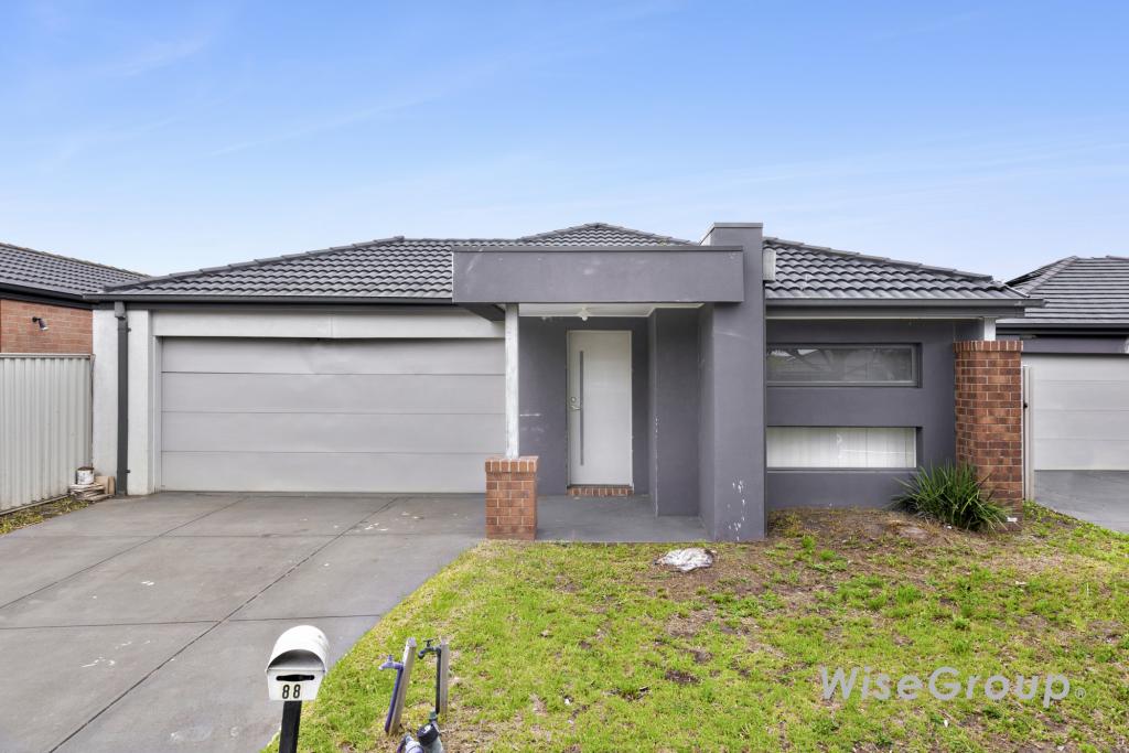 88 HENRY RD, PAKENHAM, VIC 3810