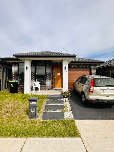 25 SALIX CRES, MARSDEN PARK, NSW 2765