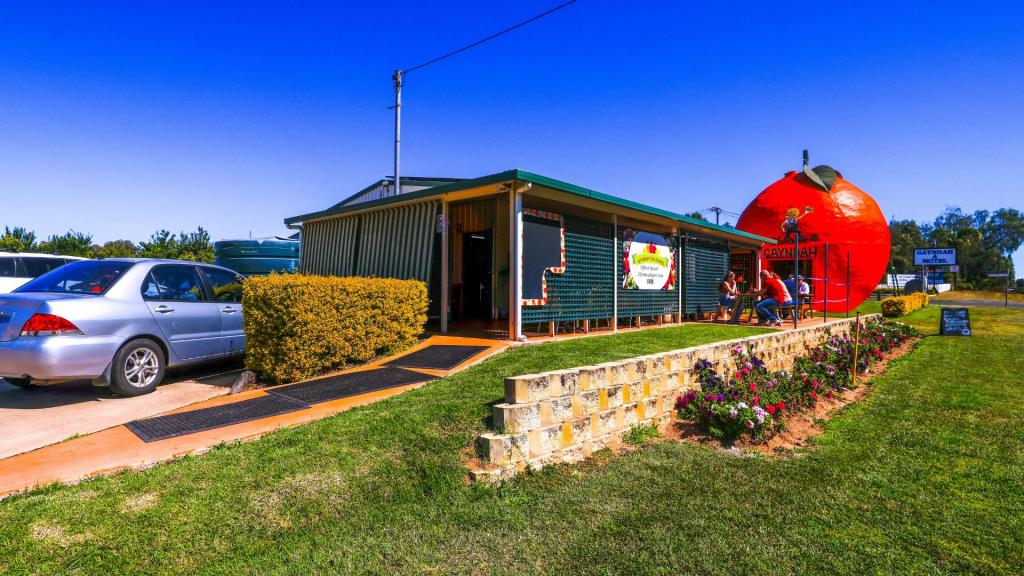 1 Mick Lutvey St, Gayndah, QLD 4625