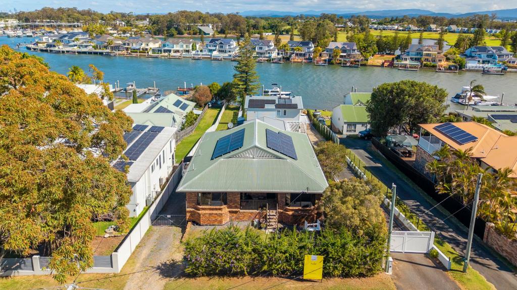 33 LACHLAN DR, COOMERA, QLD 4209