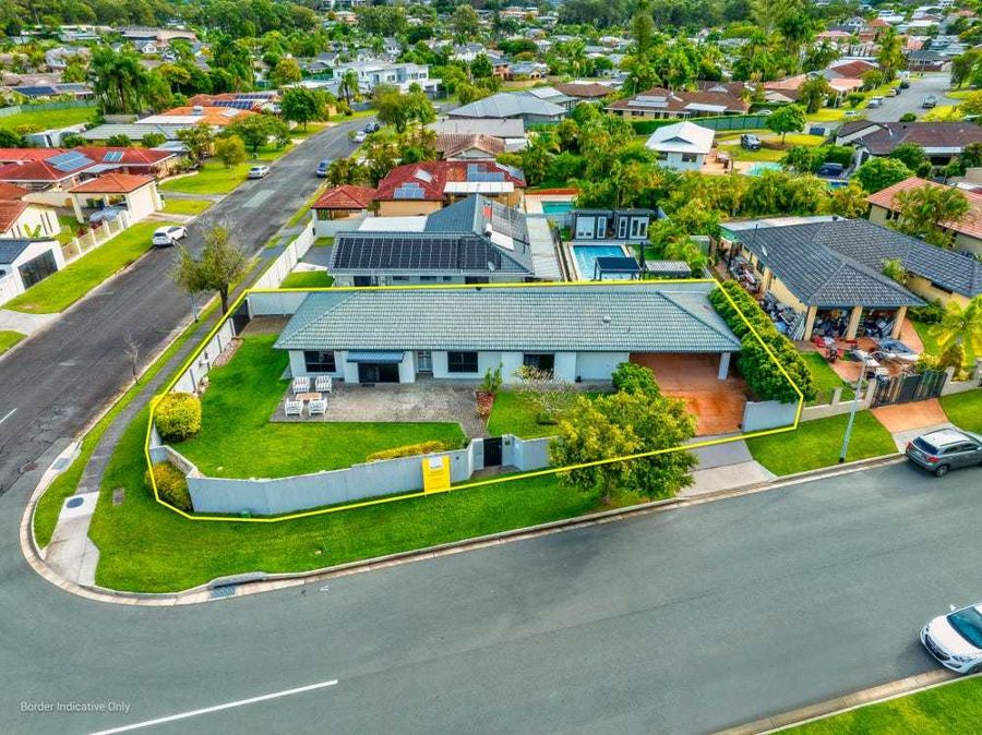 4 Atlas Cres, Benowa, QLD 4217