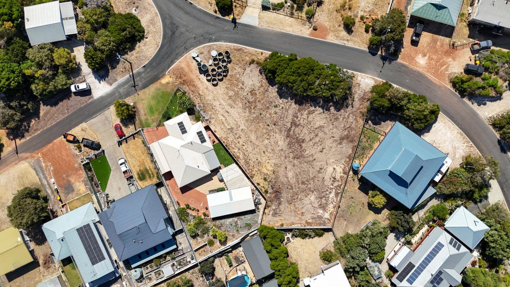 11 Lake View Rd, Preston Beach, WA 6215