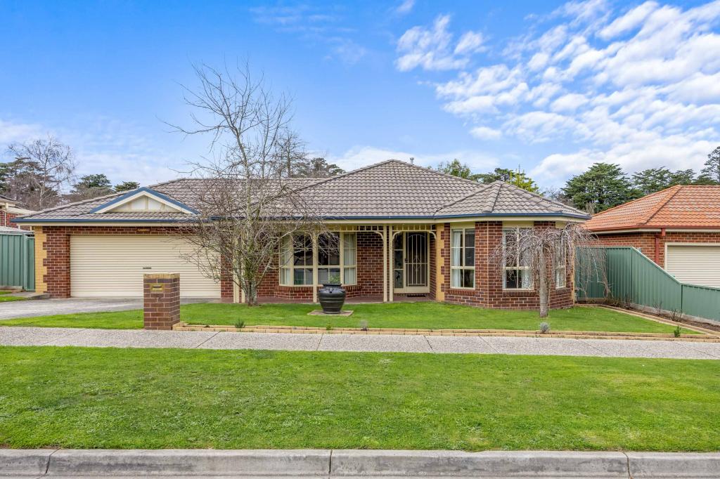 12 St Robbins Ave, Lake Gardens, VIC 3355