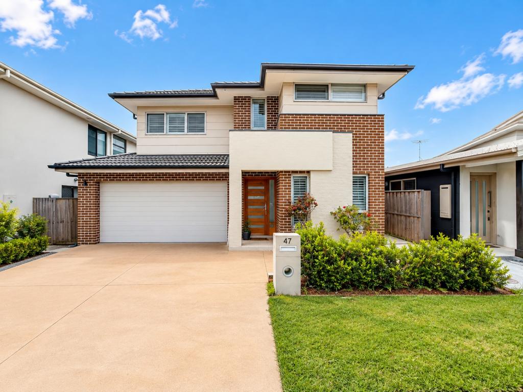 47 & 47a Gledswood Hills Dr, Gledswood Hills, NSW 2557