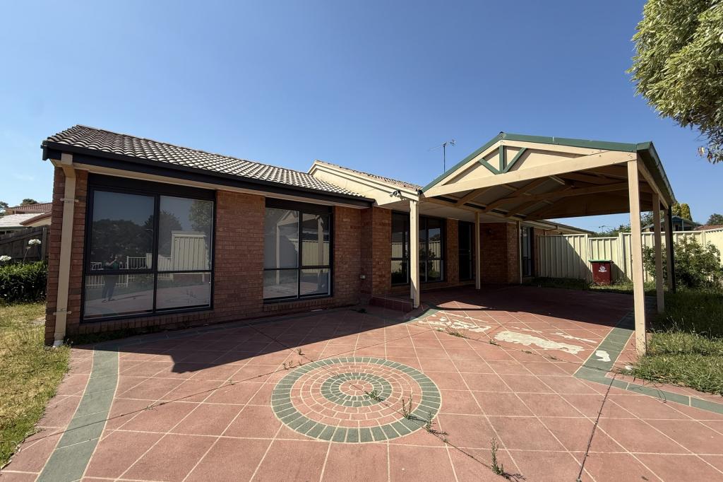 8 Frances Cres, Cranbourne North, VIC 3977