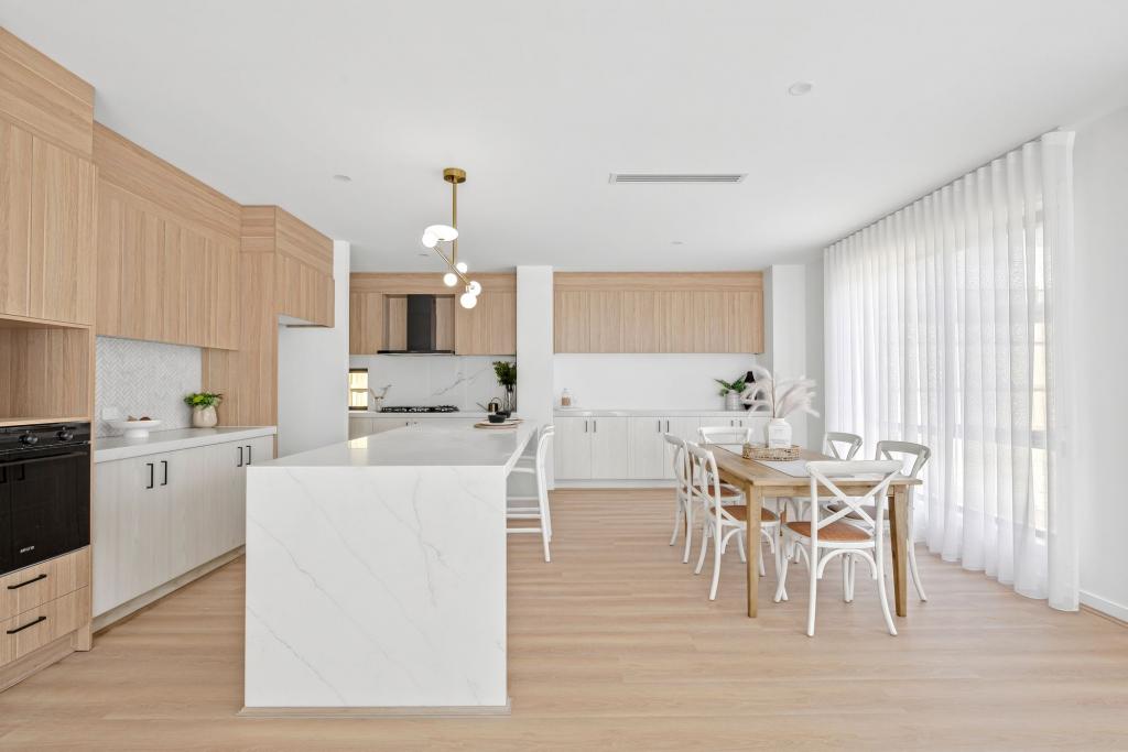 5 SALENTO ST, MOUNT DUNEED, VIC 3217