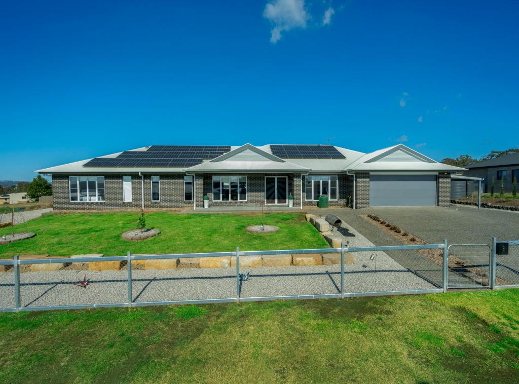 5 Daintree Cres, Meringandan West, QLD 4352