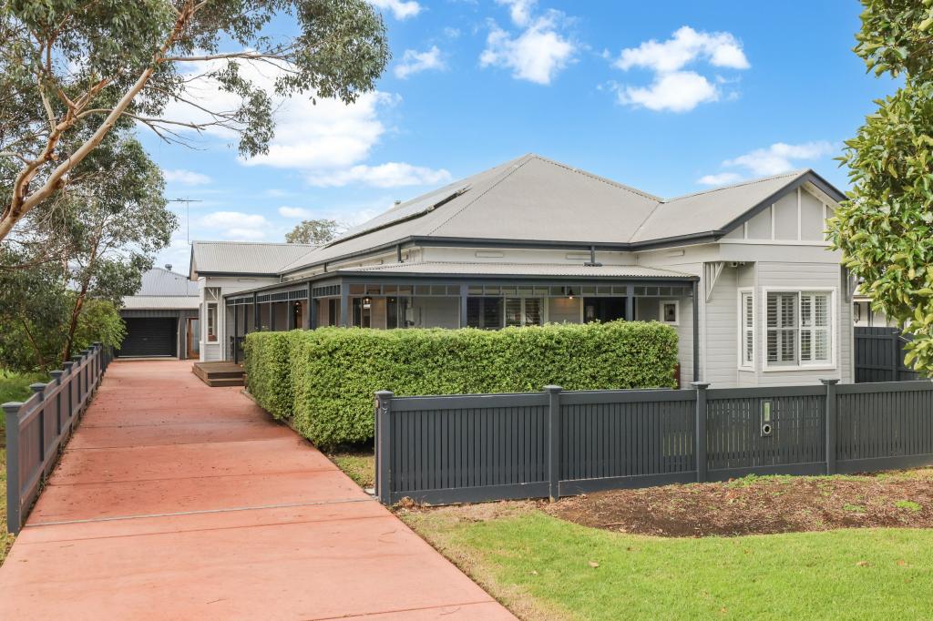 9 School Ave, Newhaven, VIC 3925