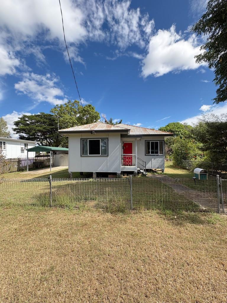 87 Water St, Berserker, QLD 4701