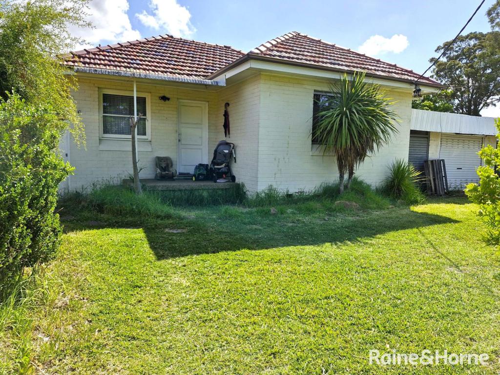 6 Johns Ave, Macquarie Fields, NSW 2564