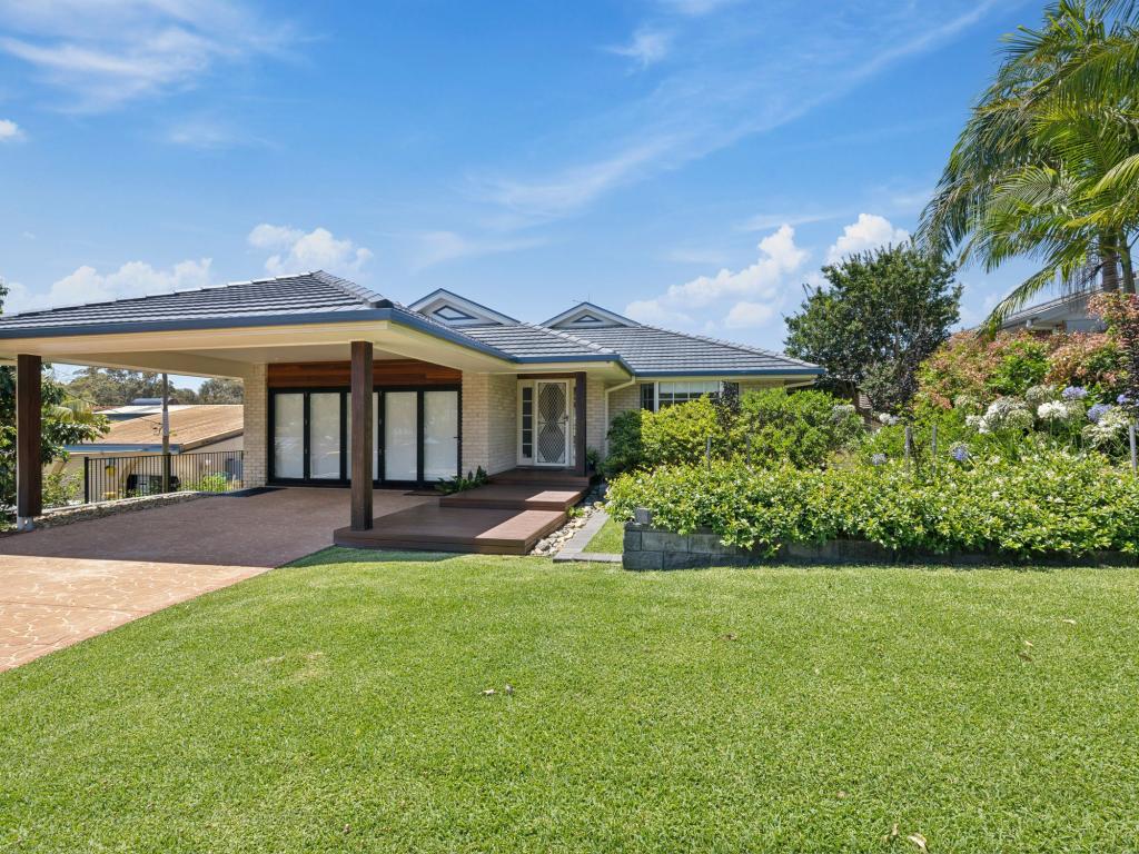 13 Lake View Ave, Safety Beach, NSW 2456