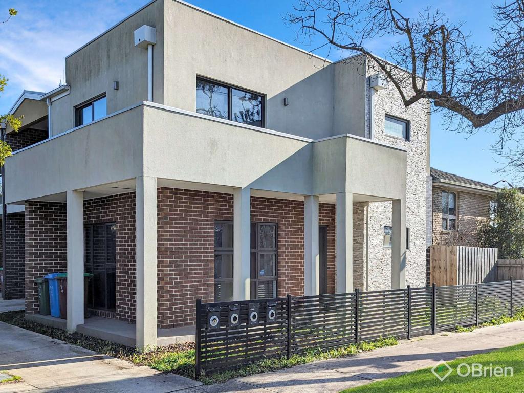 1/17 RUSSELL ST, CRANBOURNE, VIC 3977