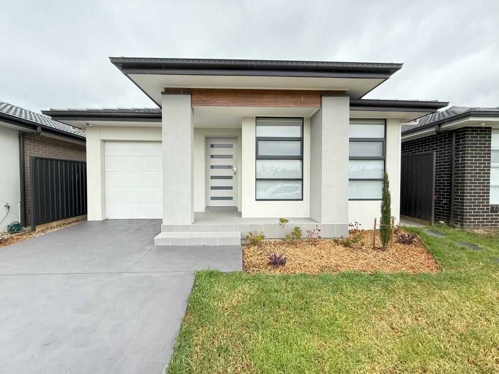 13 Beijing Ave, Austral, NSW 2179