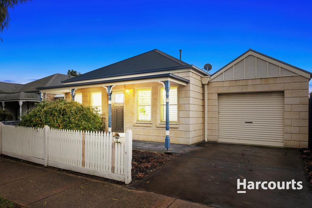 15 Kingsdale Cres, Pakenham, VIC 3810