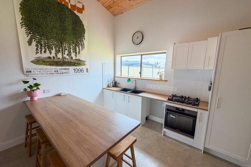 18 Kimba Rd, Cowell, SA 5602