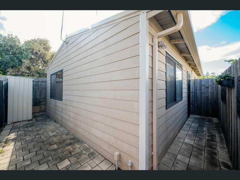 A/8 RAINHAM AVE, MINDARIE, WA 6030