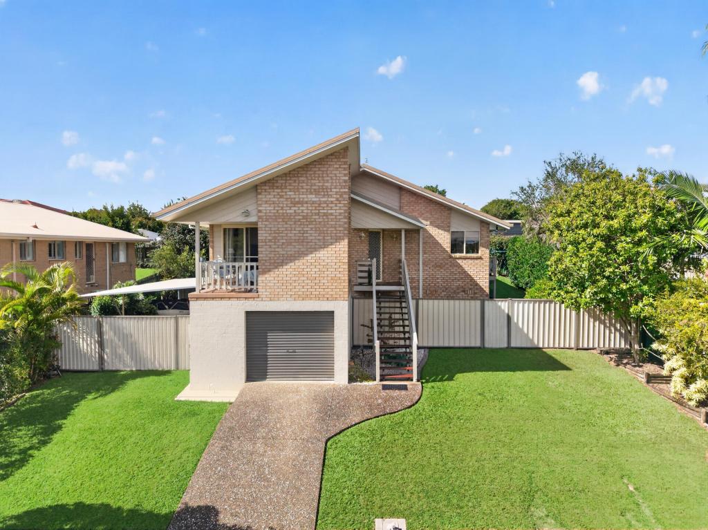 15 FAYE AVE, SCARNESS, QLD 4655