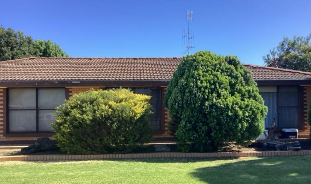 4 Bridget St, Finley, NSW 2713