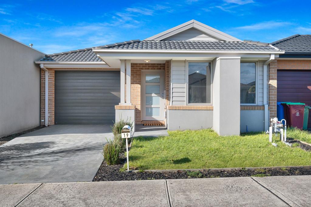 19 Yellowstone Ave, Clyde, VIC 3978