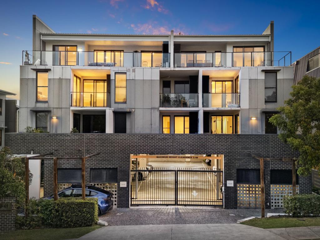18/39-41 CLARENCE RD, INDOOROOPILLY, QLD 4068