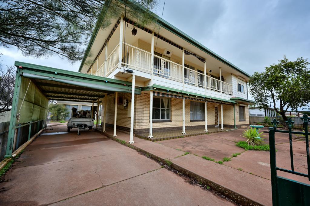 12 Fifth St, Quorn, SA 5433