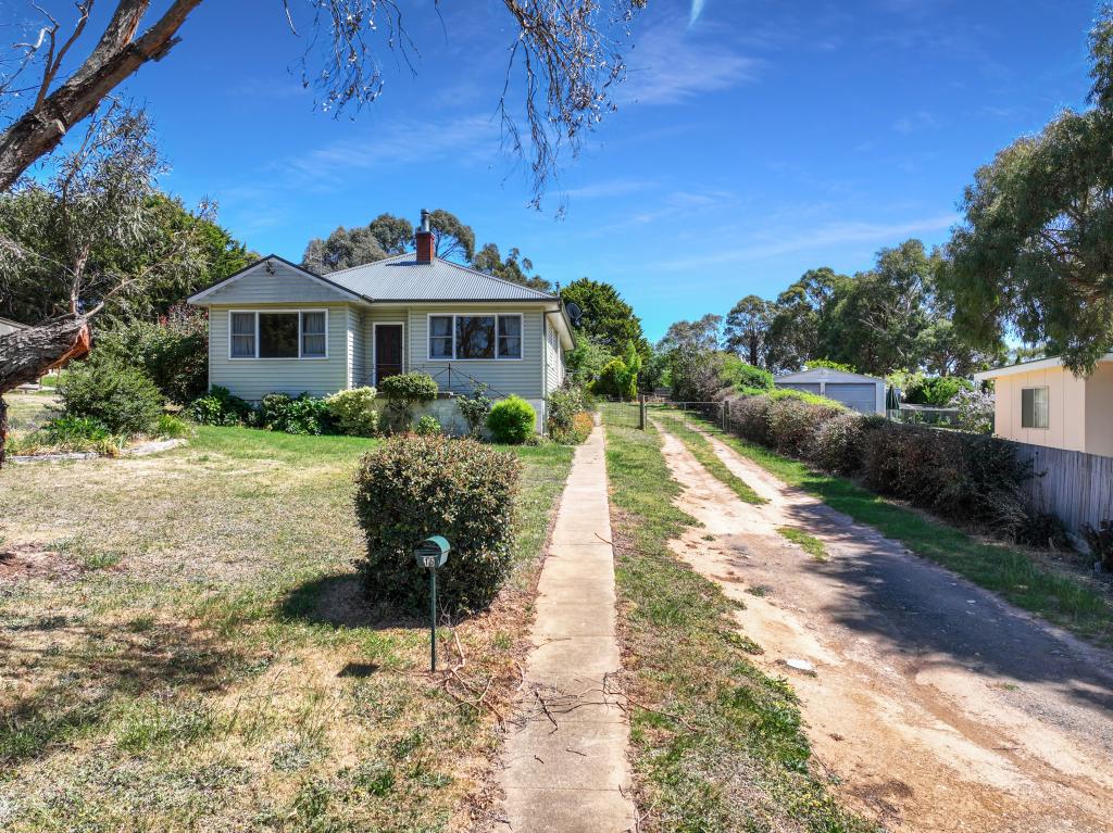 15 Chusan St, Bombala, NSW 2632