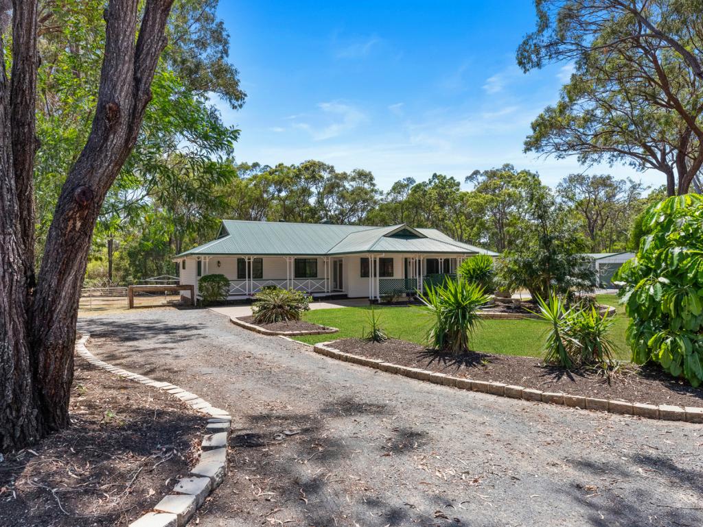2 Barallen Cl, Booral, QLD 4655