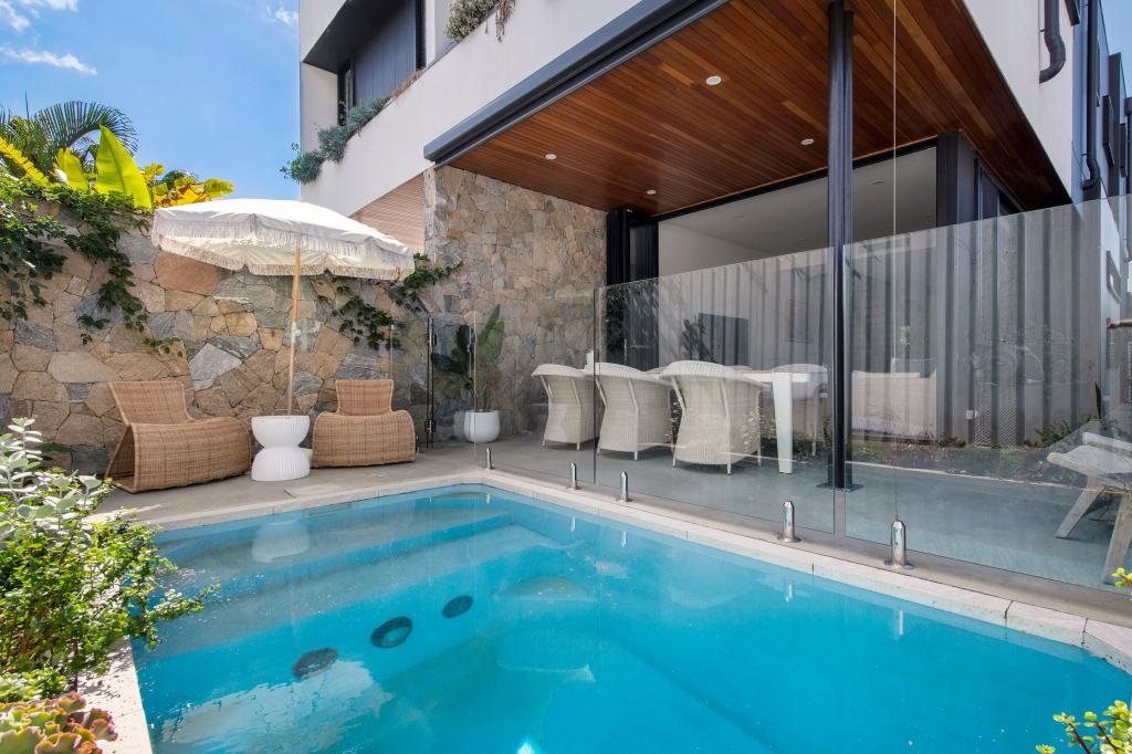 2/20 Petrel Ave, Mermaid Beach, QLD 4218