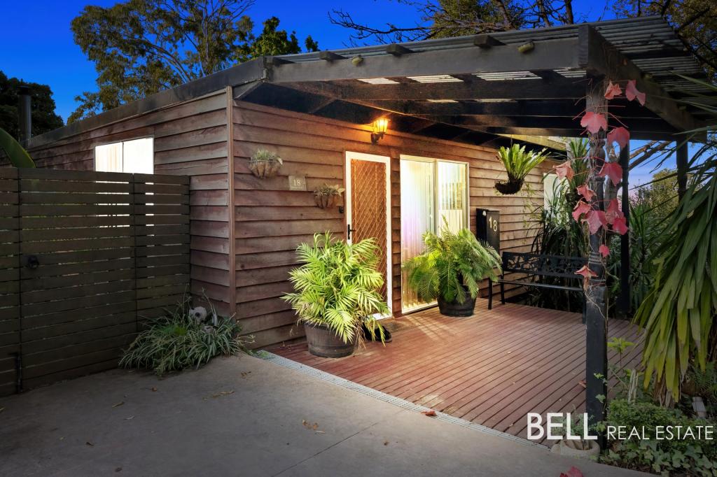 18 Kitchener Pde, Cockatoo, VIC 3781