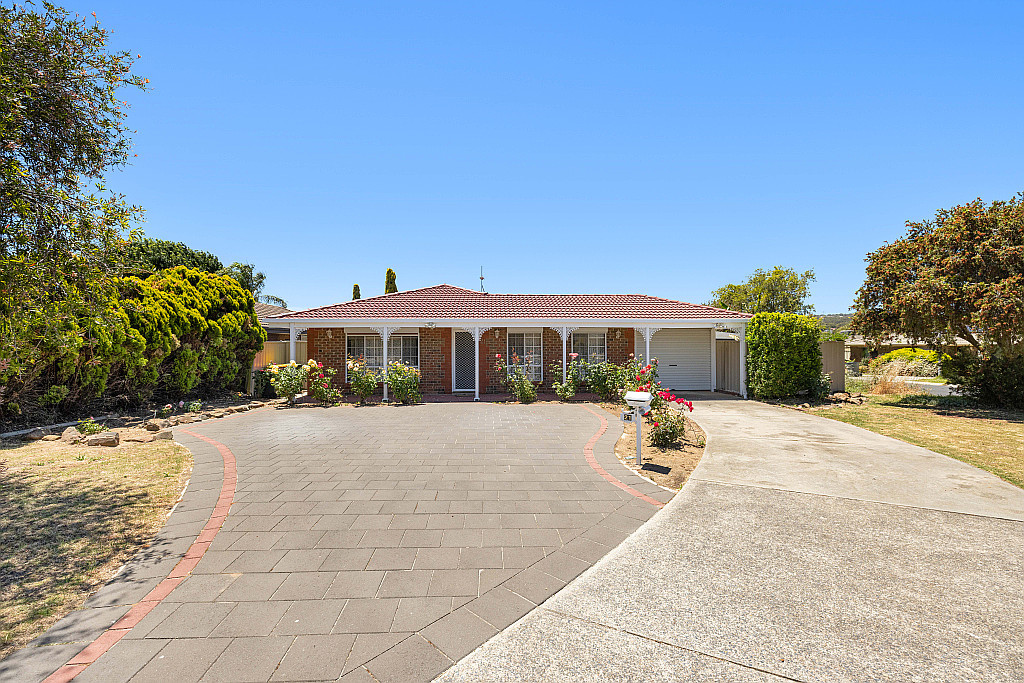 21 Warburton Dr, Woodcroft, SA 5162