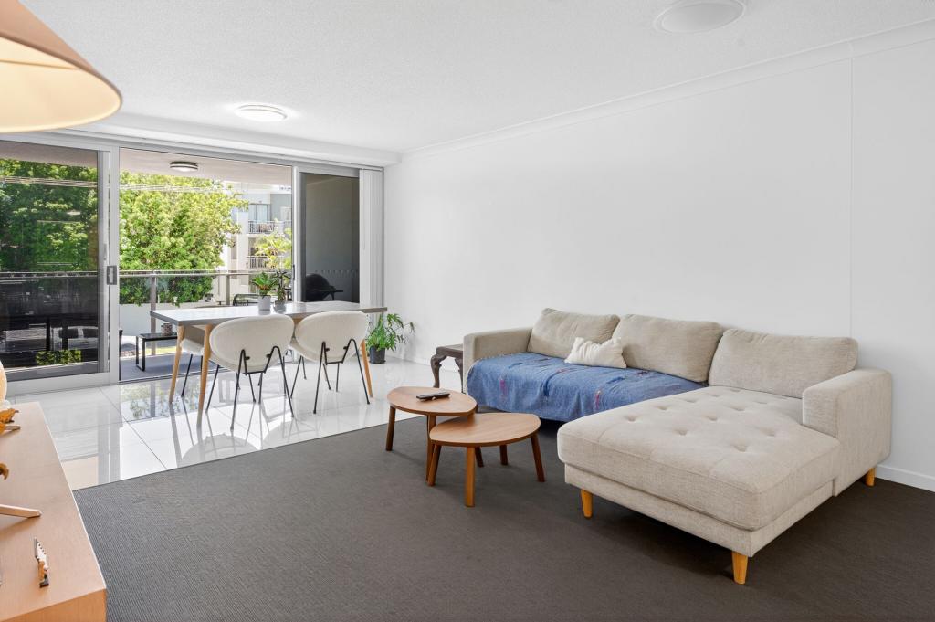 1/14-16 Bright Ave, Labrador, QLD 4215