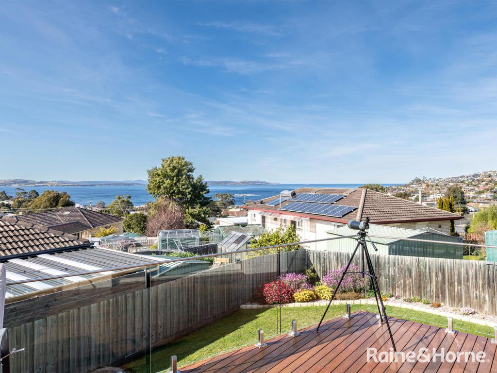 2/9 Crystal Downs Dr, Blackmans Bay, TAS 7052