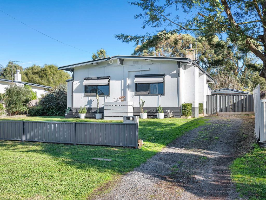 9 Grange St, Hamilton, VIC 3300