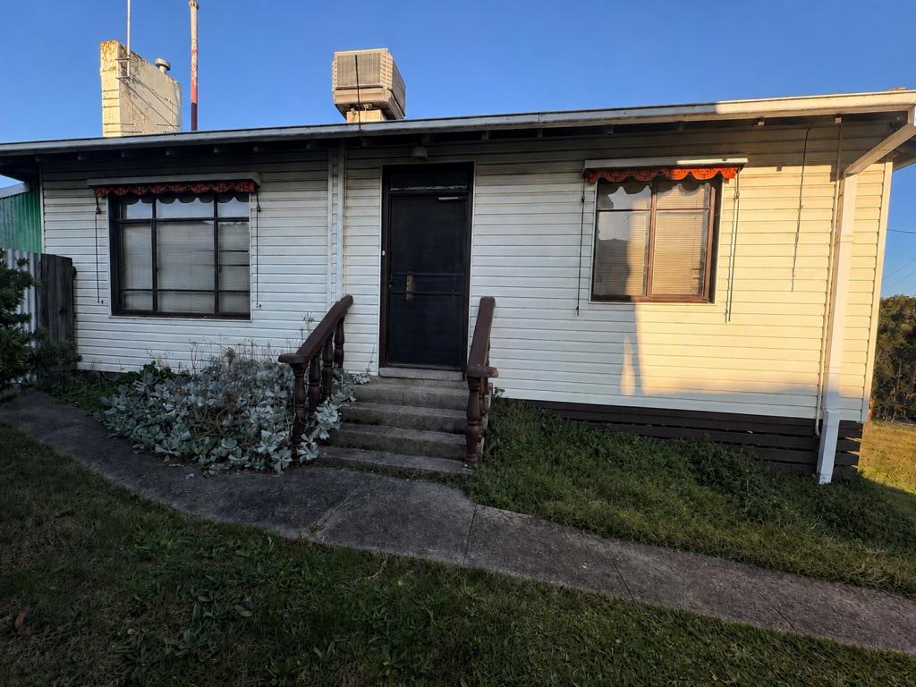 10 ALMOND DR, DOVETON, VIC 3177