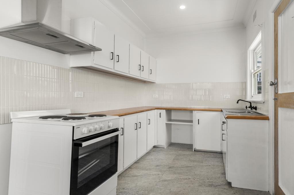 11 Hunter St, Heathcote, NSW 2233