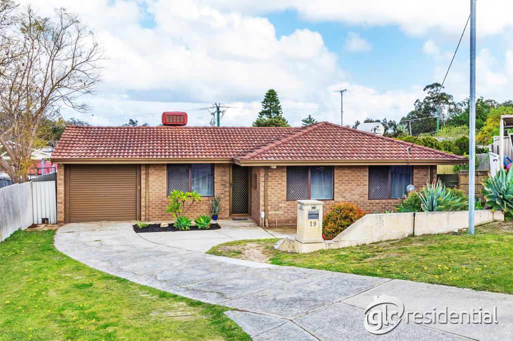 19 Tinaroo Ct, South Lake, WA 6164