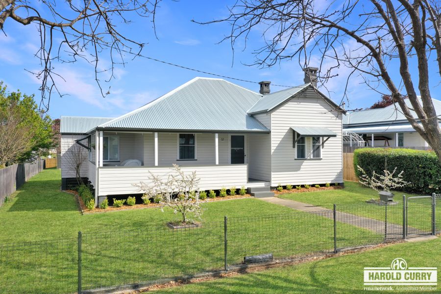 51 MOLESWORTH ST, TENTERFIELD, NSW 2372