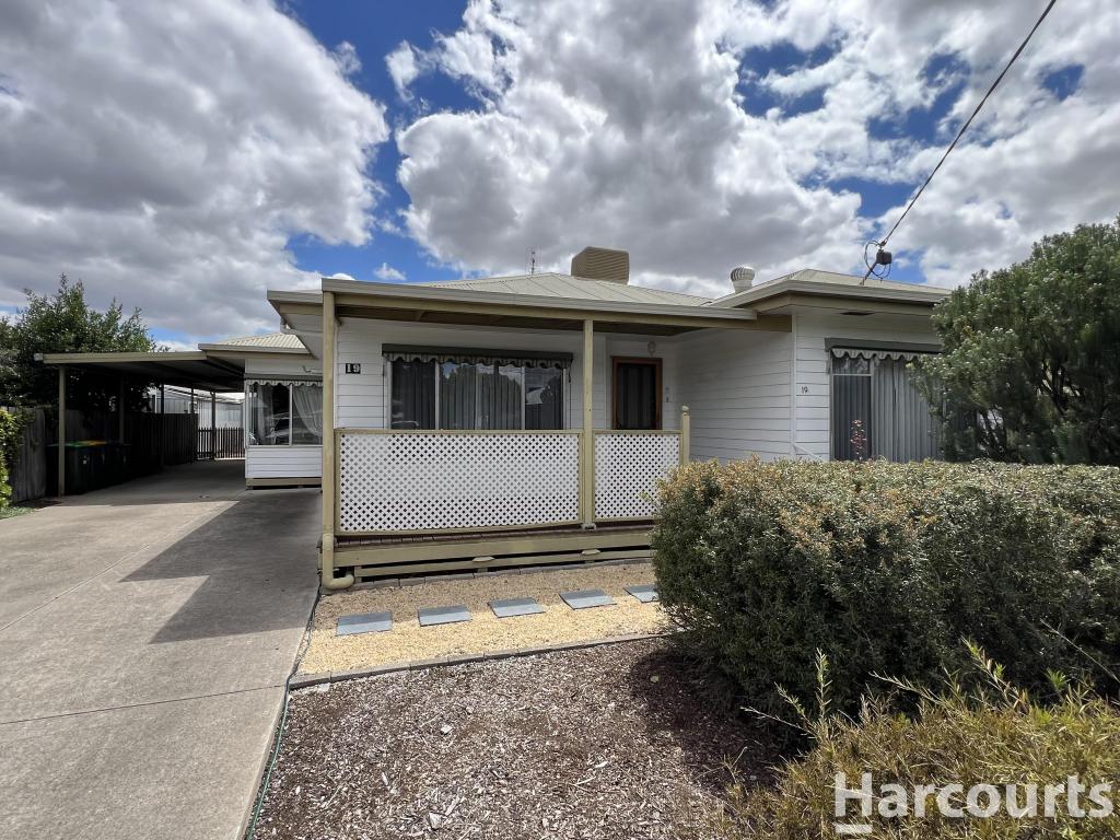 19 Valentine Ave, Horsham, VIC 3400