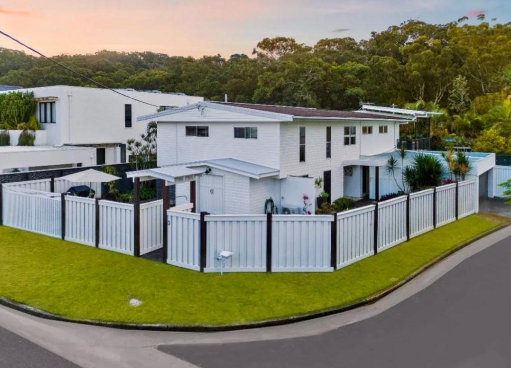 3 Tawarri Cres, Burleigh Heads, QLD 4220