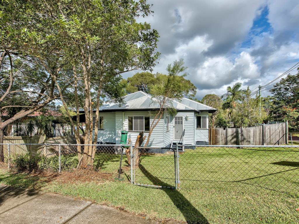 24 Castling St, Stafford, QLD 4053