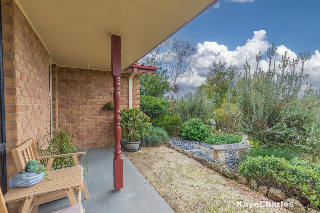 22 Kingsmere Dr, Berwick, VIC 3806