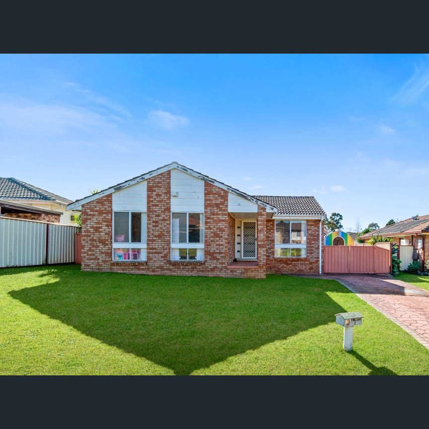 8 Dunube Cres, Kearns, NSW 2558