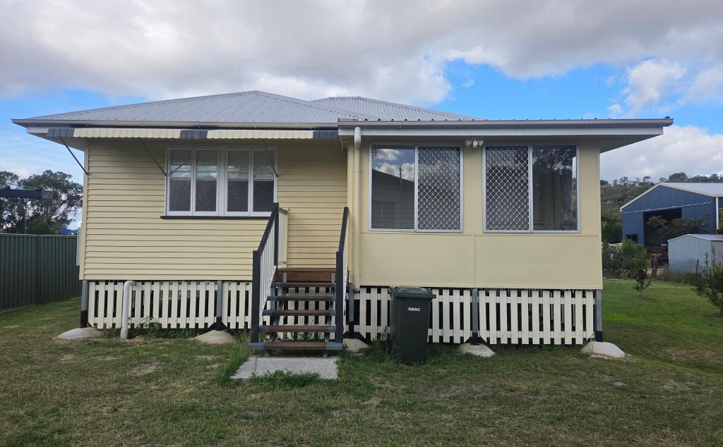 33 Warton St, Gayndah, QLD 4625