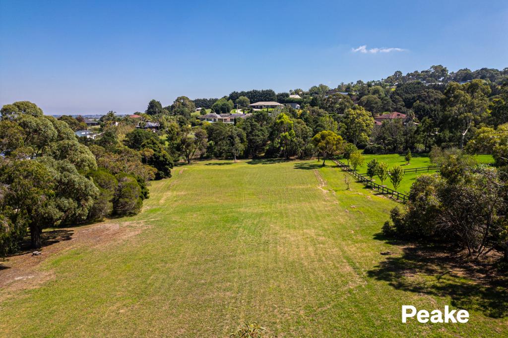 4 CARAVELLE CT, BERWICK, VIC 3806