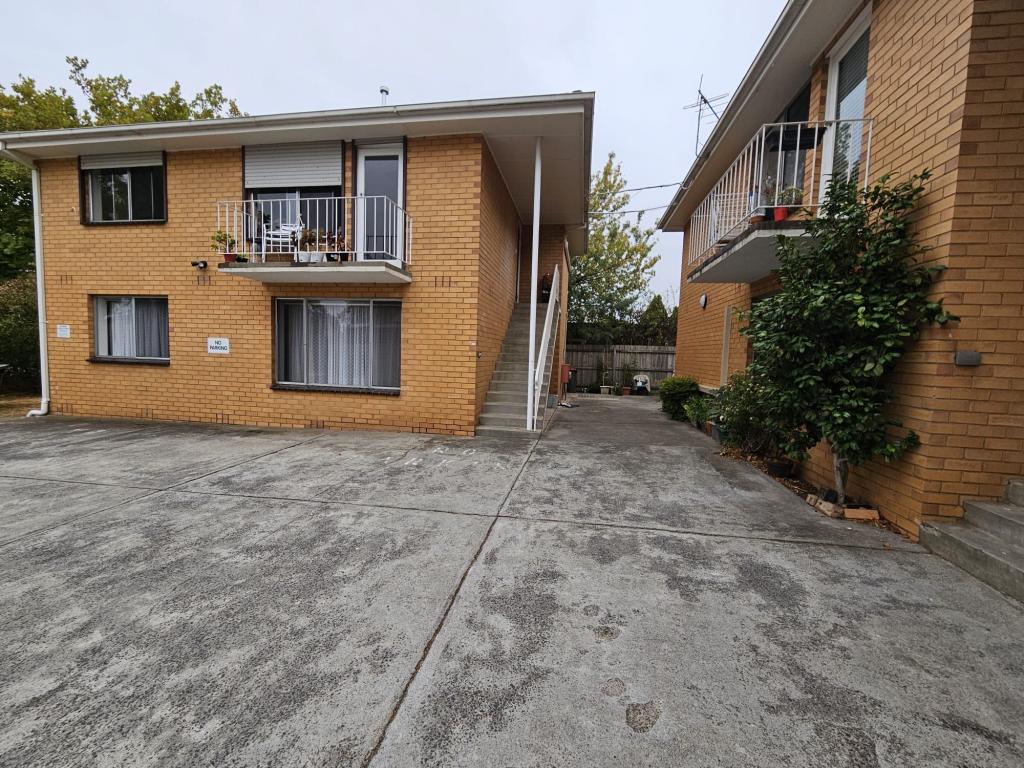 1/2 Paddington Rd, Hughesdale, VIC 3166