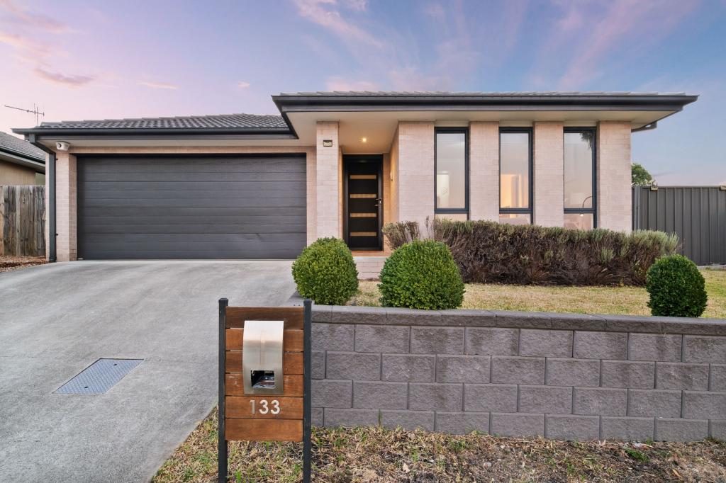 133 Macfarlane Burnet Ave, Macgregor, ACT 2615