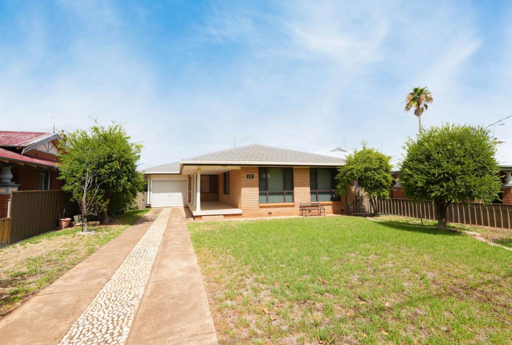 11 Cecile St, Parkes, NSW 2870